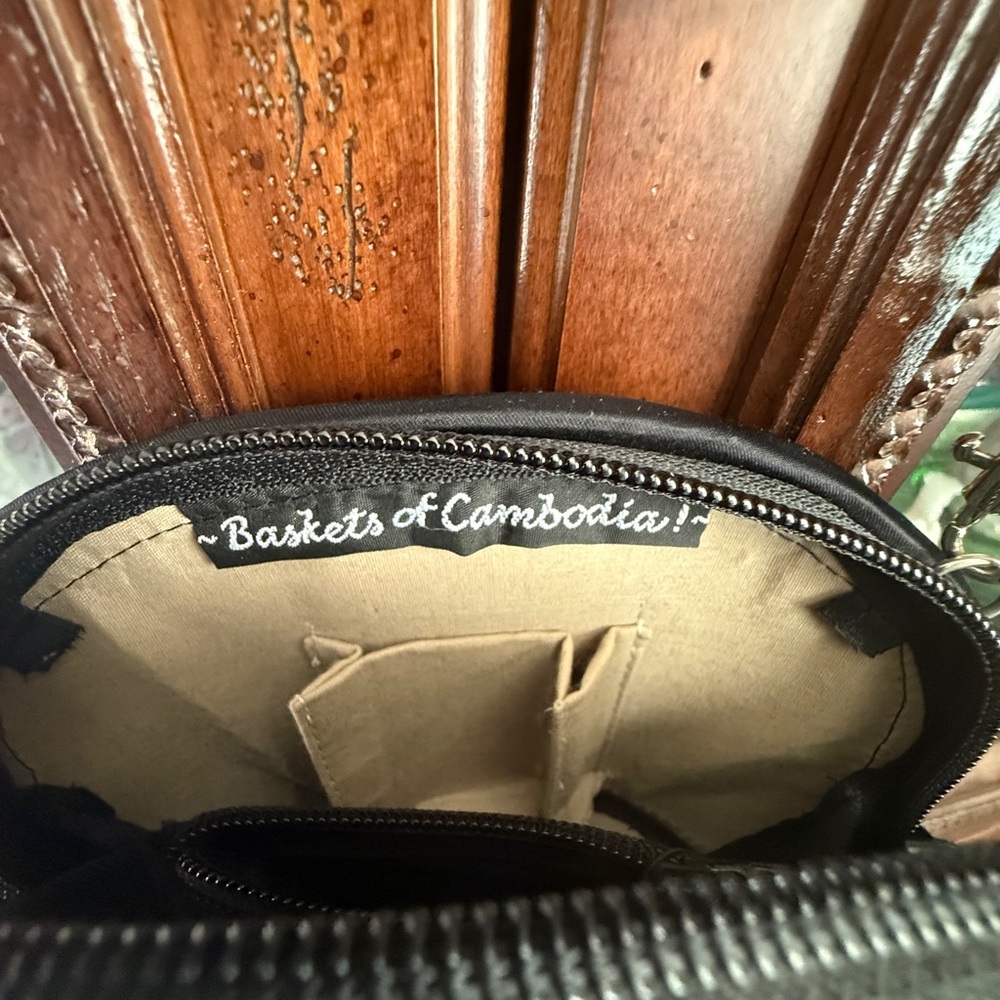 Elegant Red and Black Mini Bag - Picture 2 of 3